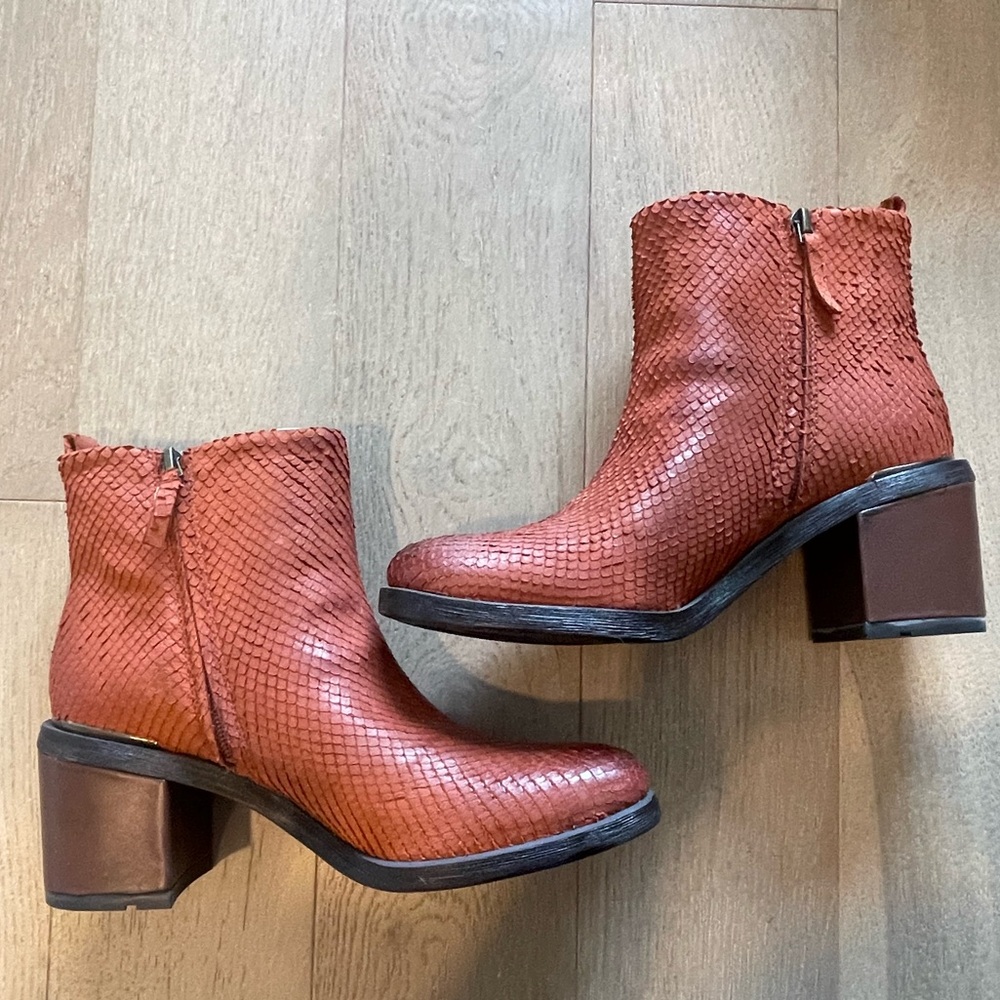Franco Sarto Kessa Ankle Boot Rust size 9 NEVER WORN